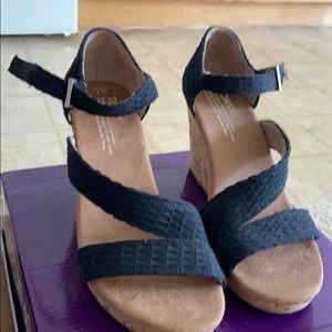 Toms black wedges